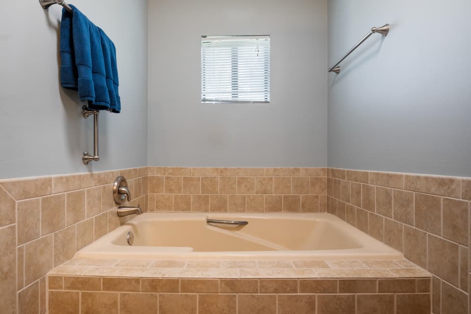 2395 Giles Drive SE, photo 29 of 40