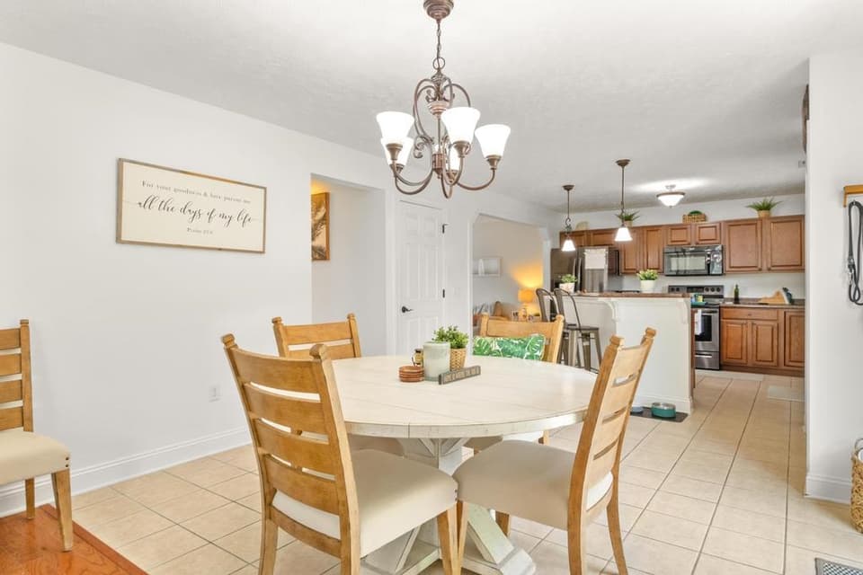 205 Robin Hood Drive, photo 21 of 40