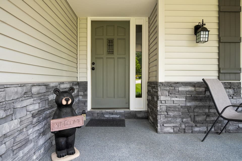 2395 Giles Drive SE, photo 9 of 40