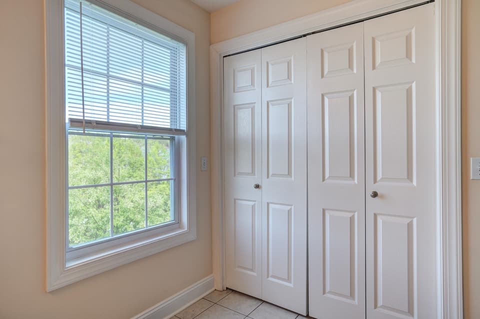 1025 Oaktree Boulevard, photo 15 of 33