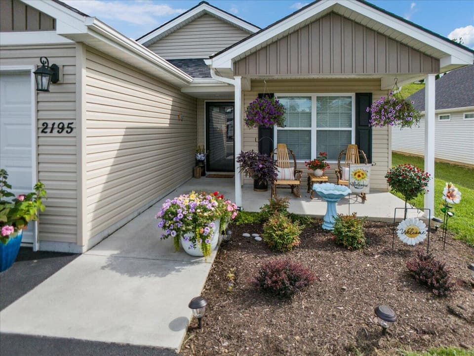 2195 Glade Drive SE, photo 8 of 38