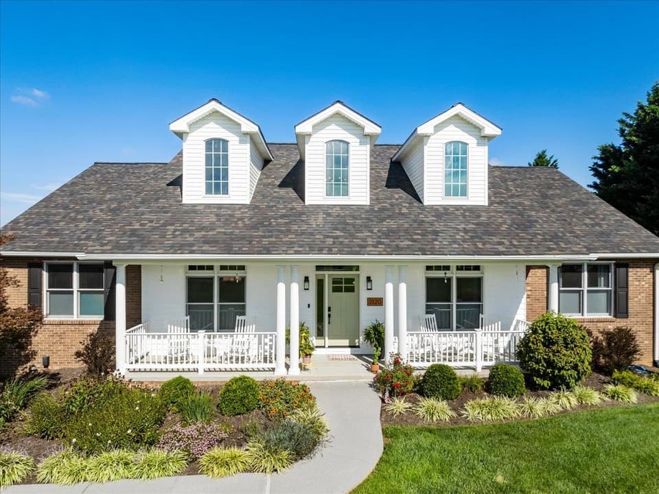 2120 Knoll Crest Drive, photo 7 of 40