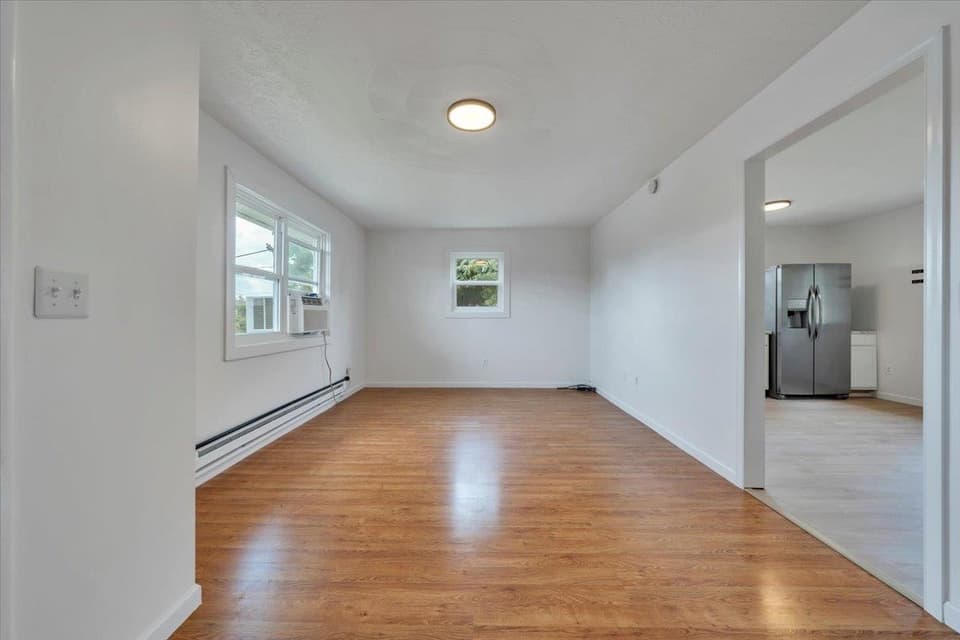 935 NE Depot Street NE, photo 2 of 26
