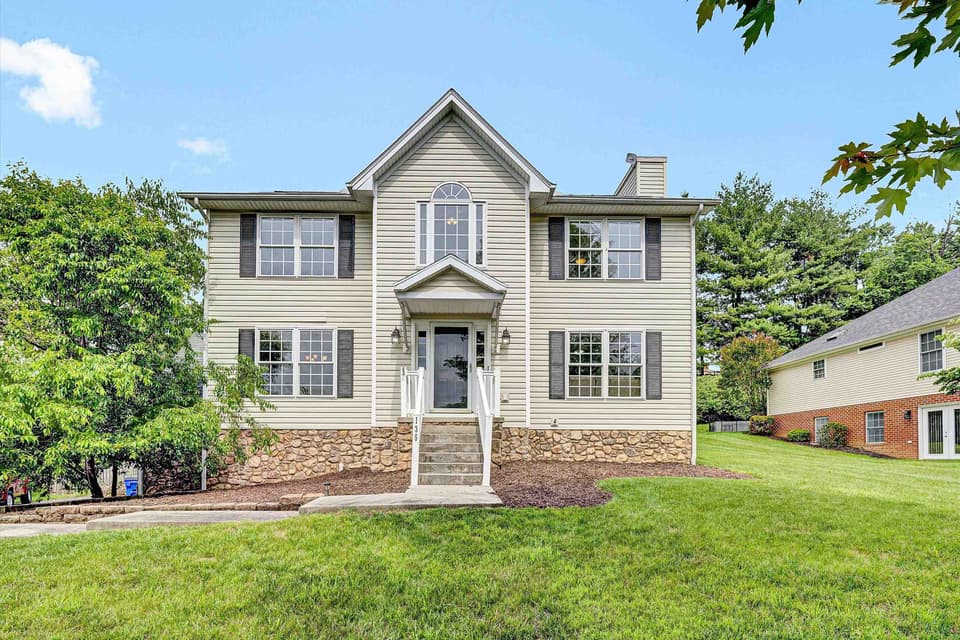 135 Sapphire Avenue, Christiansburg, VA