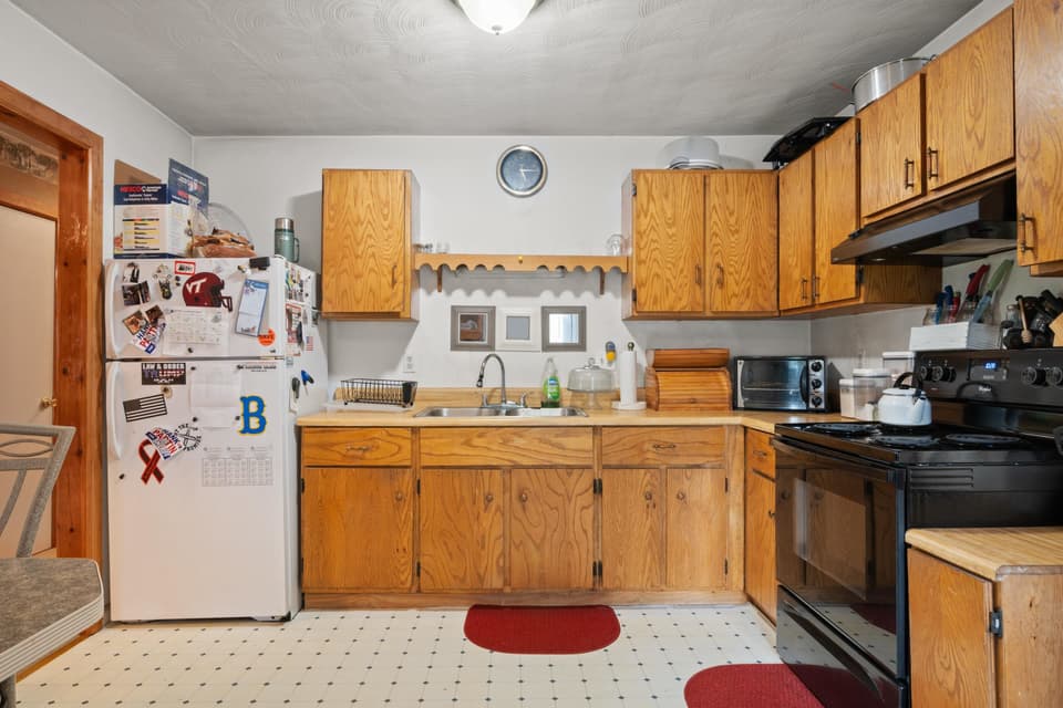 490 Sunnyside Lane, photo 18 of 36