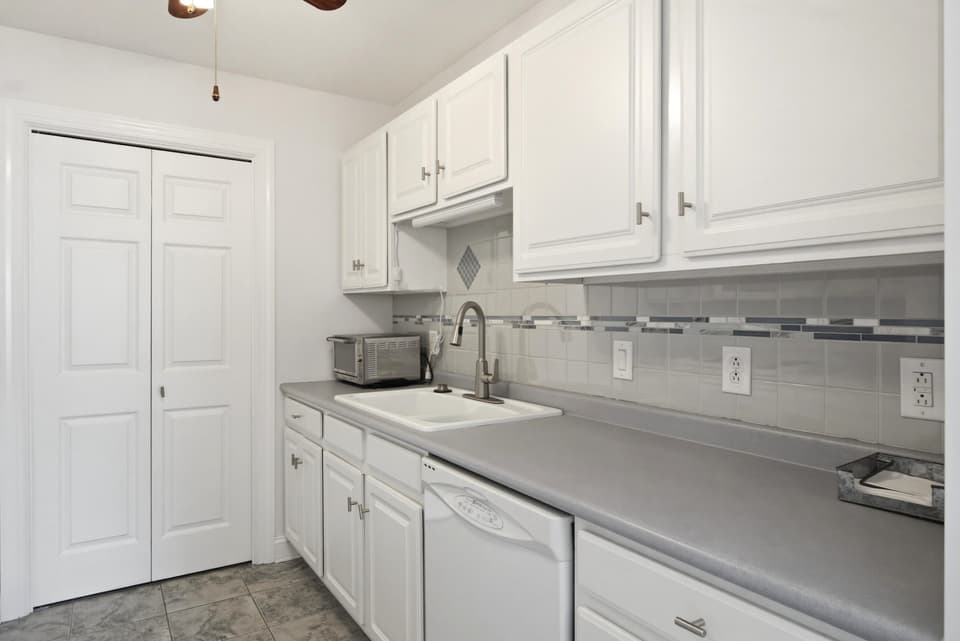 450 Silver Leaf Drive, photo 13 of 27