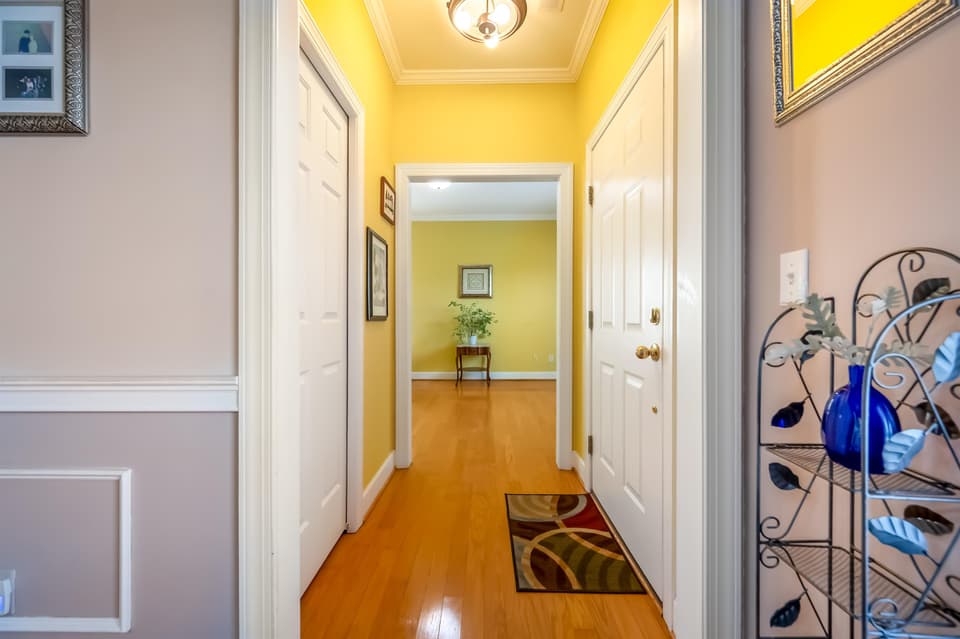 300 Meadow Drive, photo 13 of 40