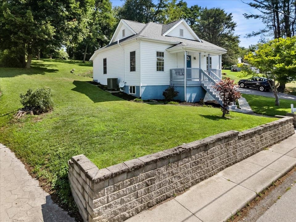 760 Church Street, photo 2 of 40