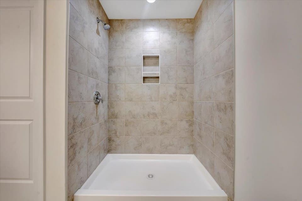 960 Holland Loop, photo 13 of 16