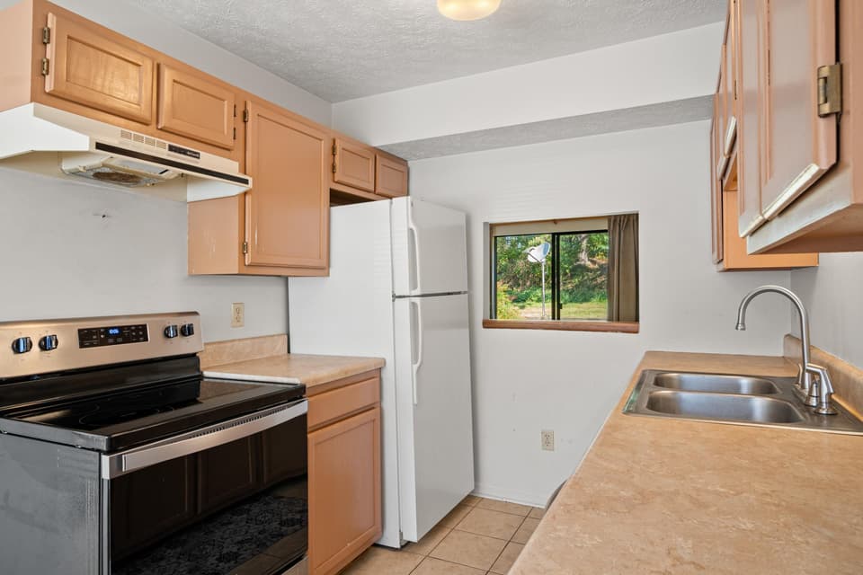 2596 Glade Drive SE, photo 8 of 24