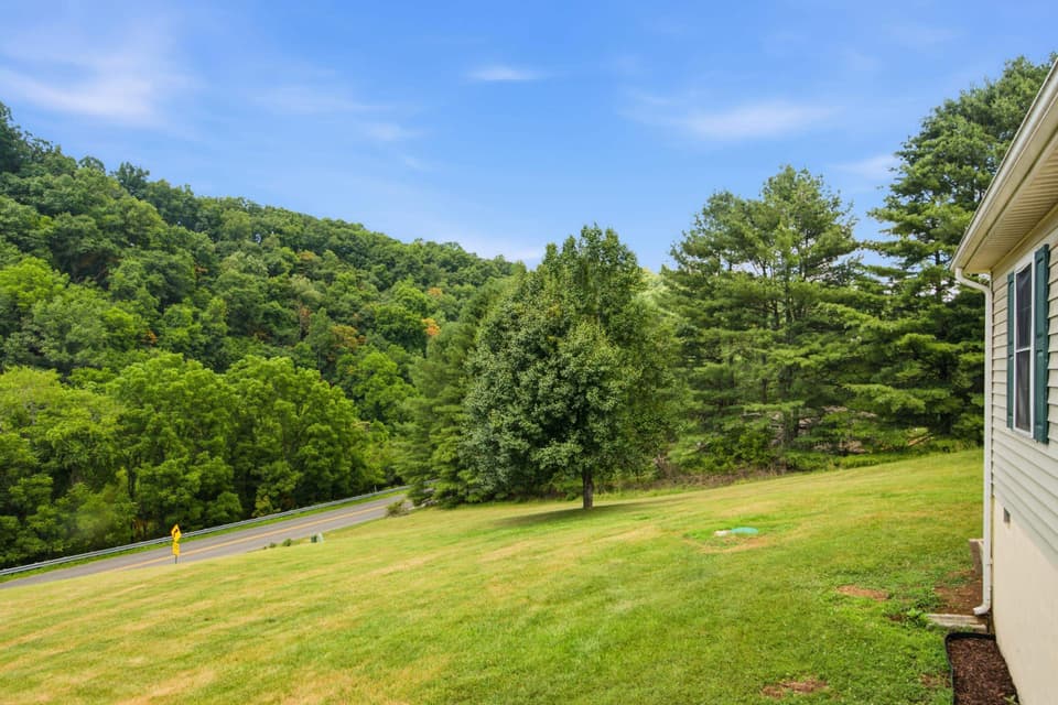 479 Smith Creek Road, photo 7 of 40