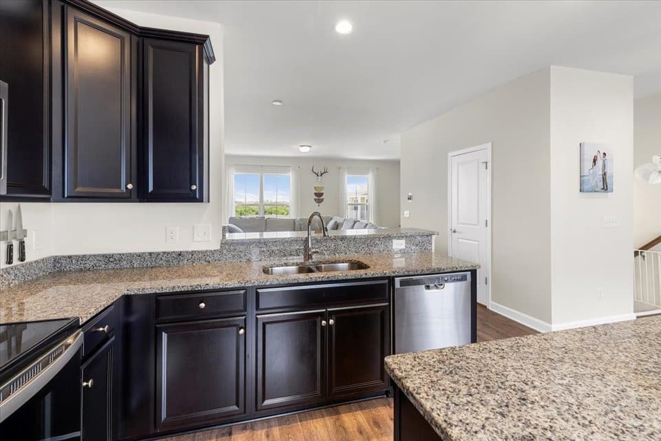 465 John Adams Drive, photo 17 of 40