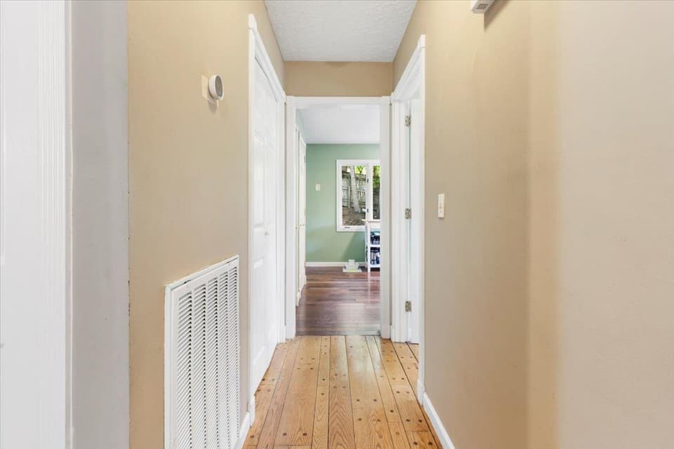 300 Tomahawk Drive, photo 11 of 40