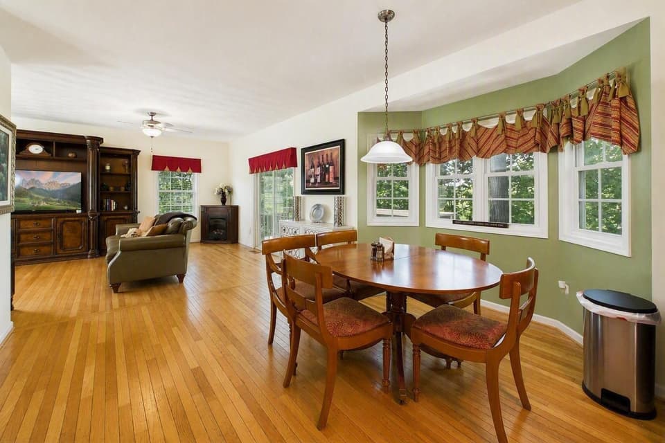 1130 Crosscreek Drive, photo 22 of 40