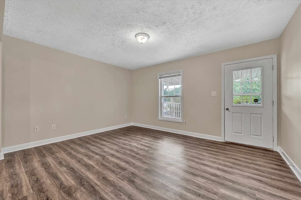 1400 Rigby Street NE, photo 8 of 23