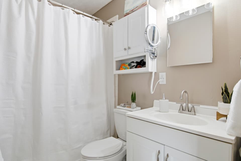 1790 Rainbow Street NE, photo 17 of 40