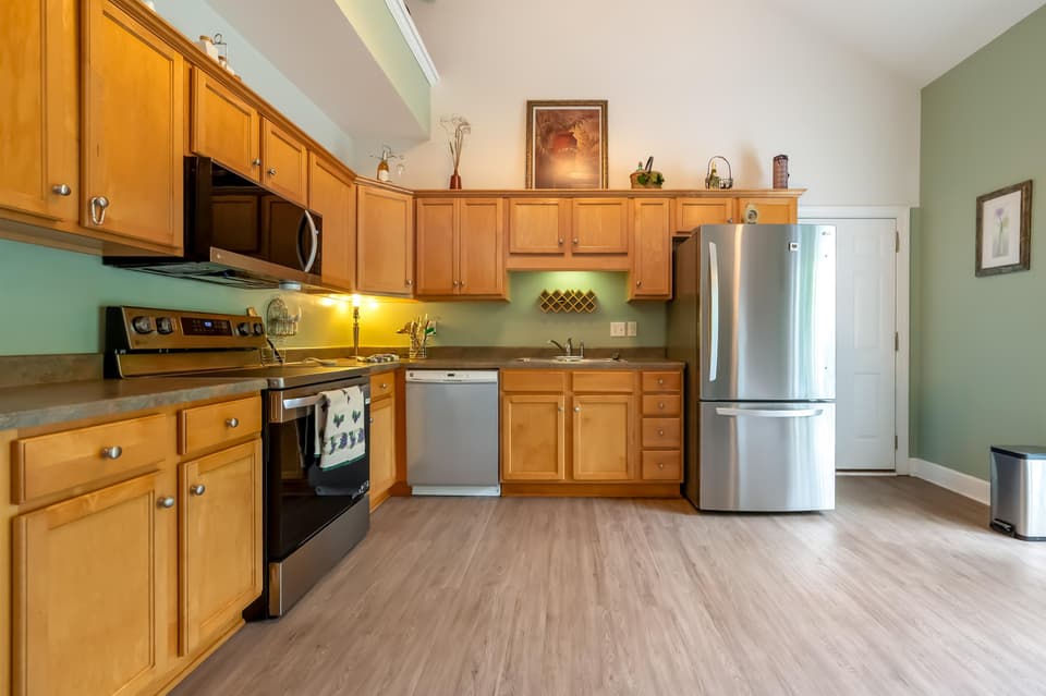 300 Meadow Drive, photo 18 of 40