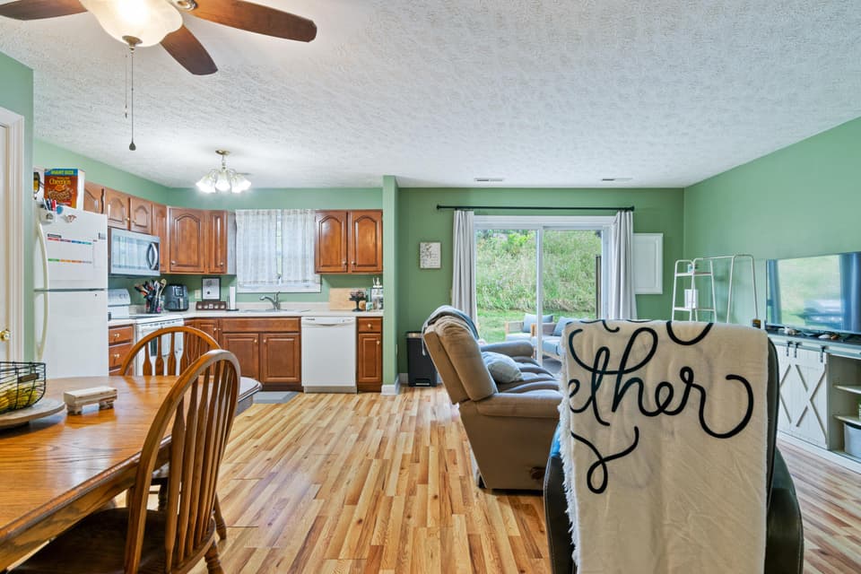 145 Gold Leaf Drive, photo 6 of 27