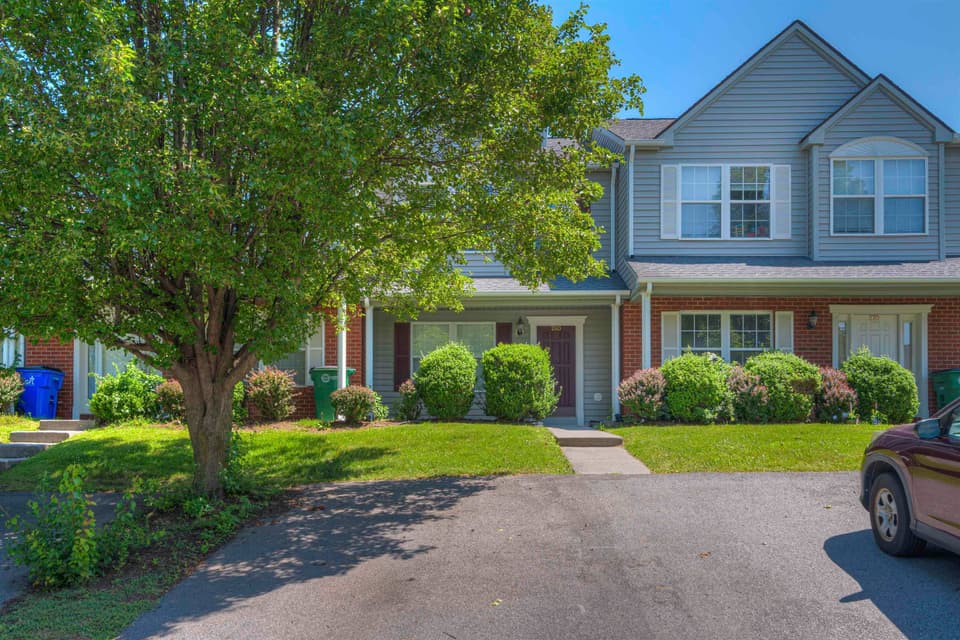 260 Willow Oak Drive, photo 2 of 32