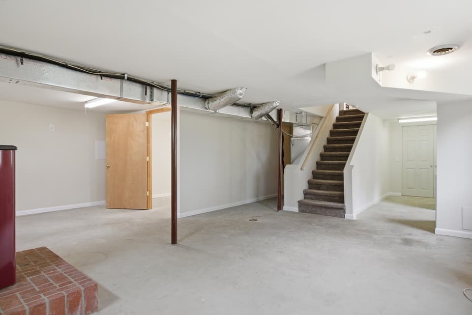 665 Betty Drive, photo 33 of 39