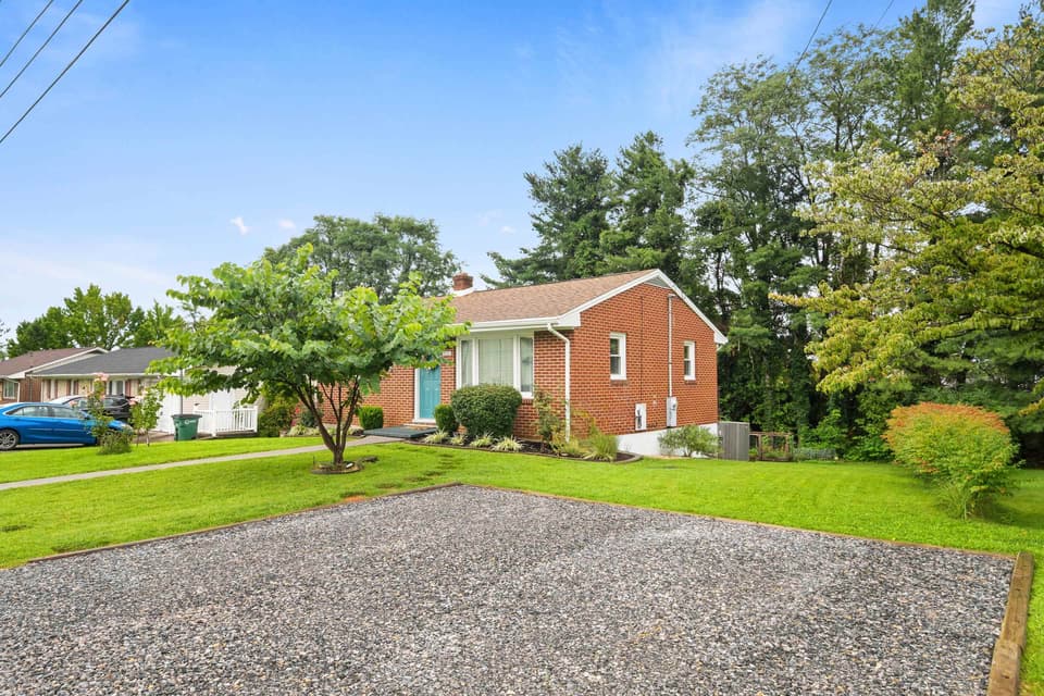 255 Fisher Street SE, photo 38 of 40