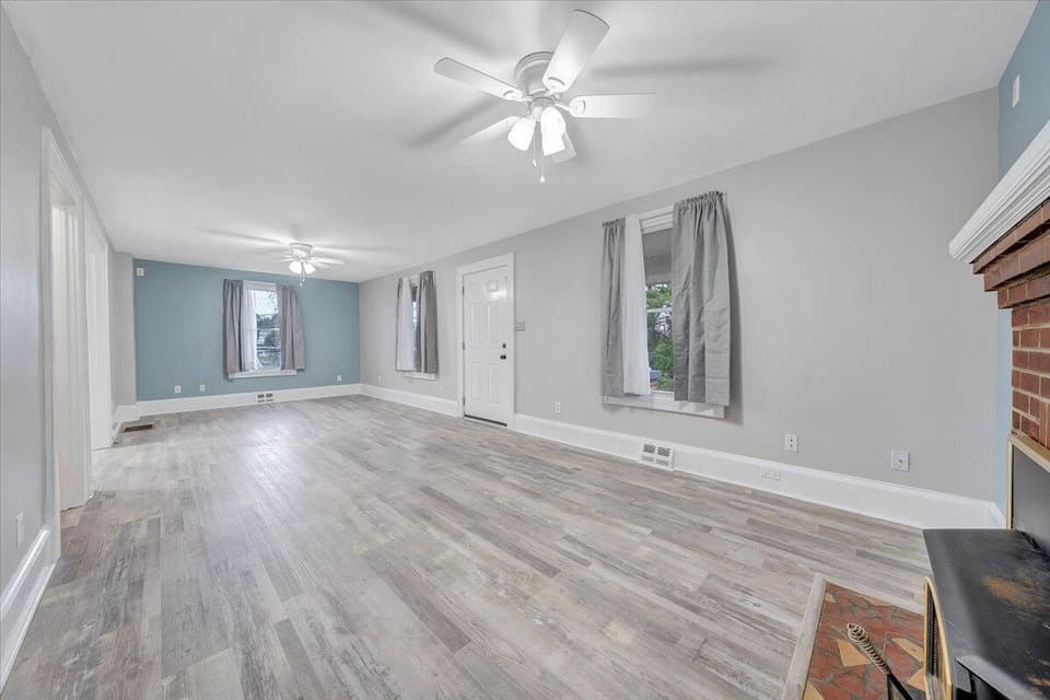 855 E Main St, photo 5 of 34