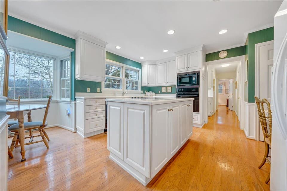 570 Summitridge Rd SW, photo 18 of 36