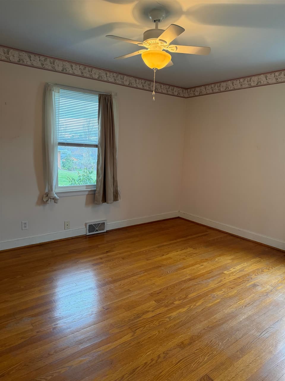 680 Mountainview Drive, photo 20 of 24