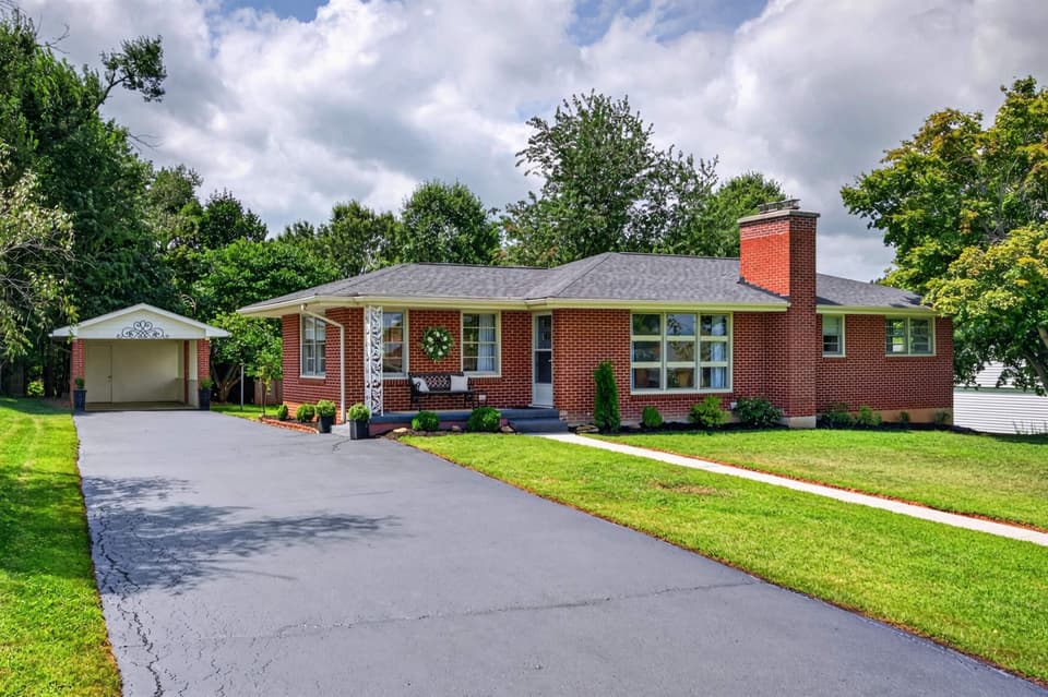 107 Roseland Drive, Christiansburg, VA