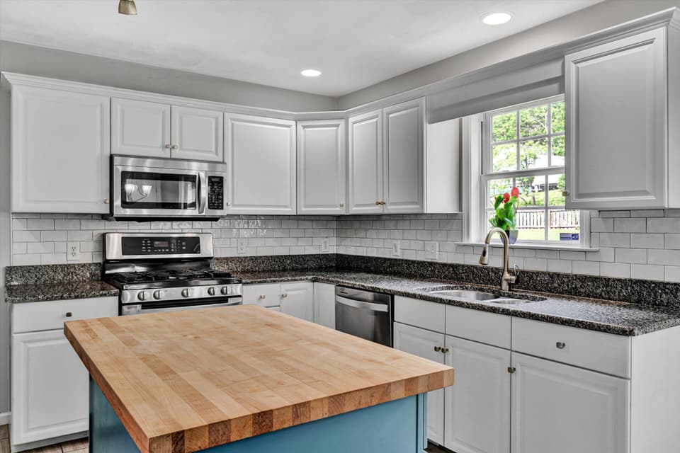 135 Sapphire Avenue, photo 17 of 40