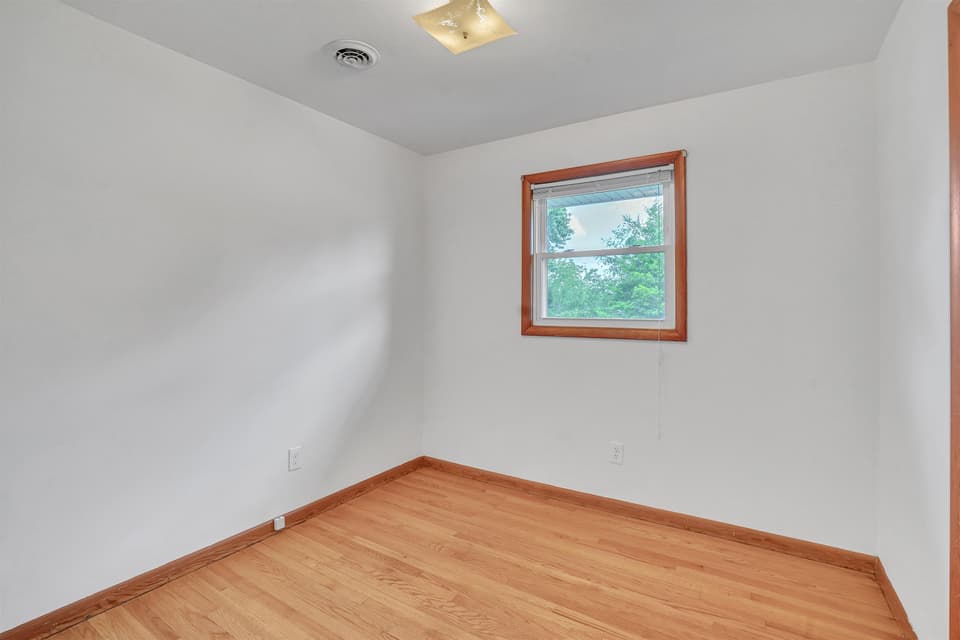 650 Betty Drive, photo 28 of 40