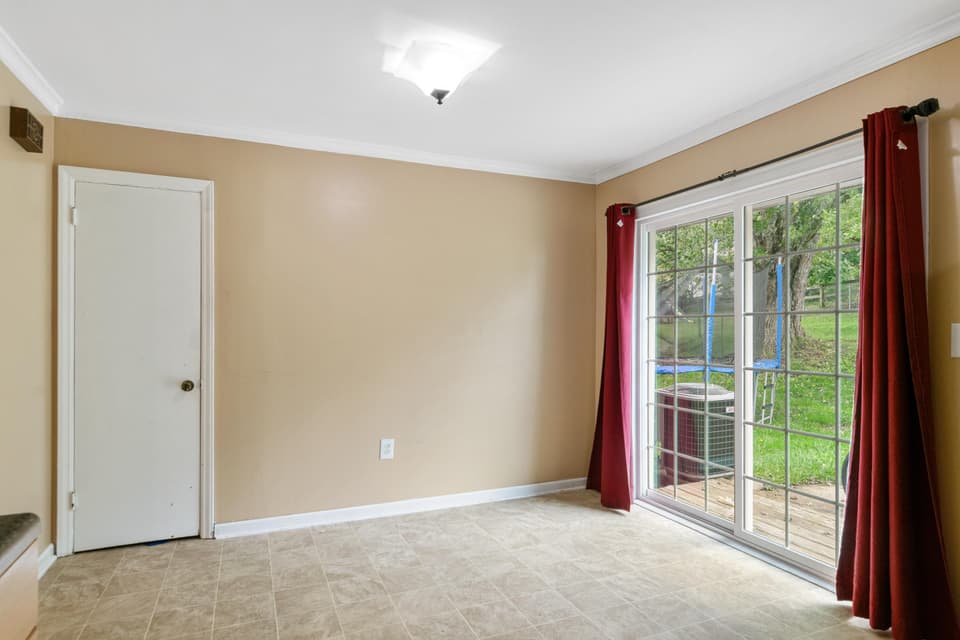 955 McHenry Avenue, photo 9 of 29