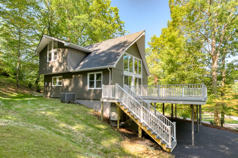 360 Tomahawk Drive, photo 2 of 32