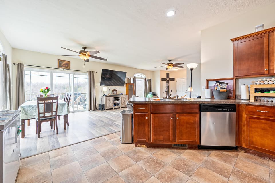 285 Easy Street, photo 18 of 40