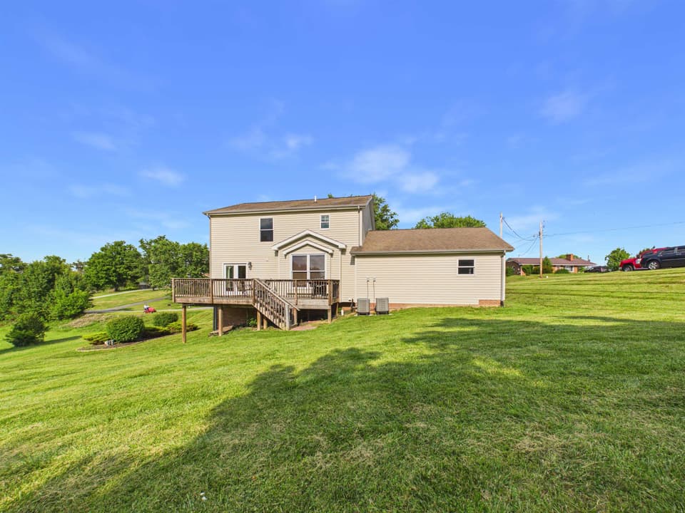 209 Rolling Hills Drive, photo 7 of 40