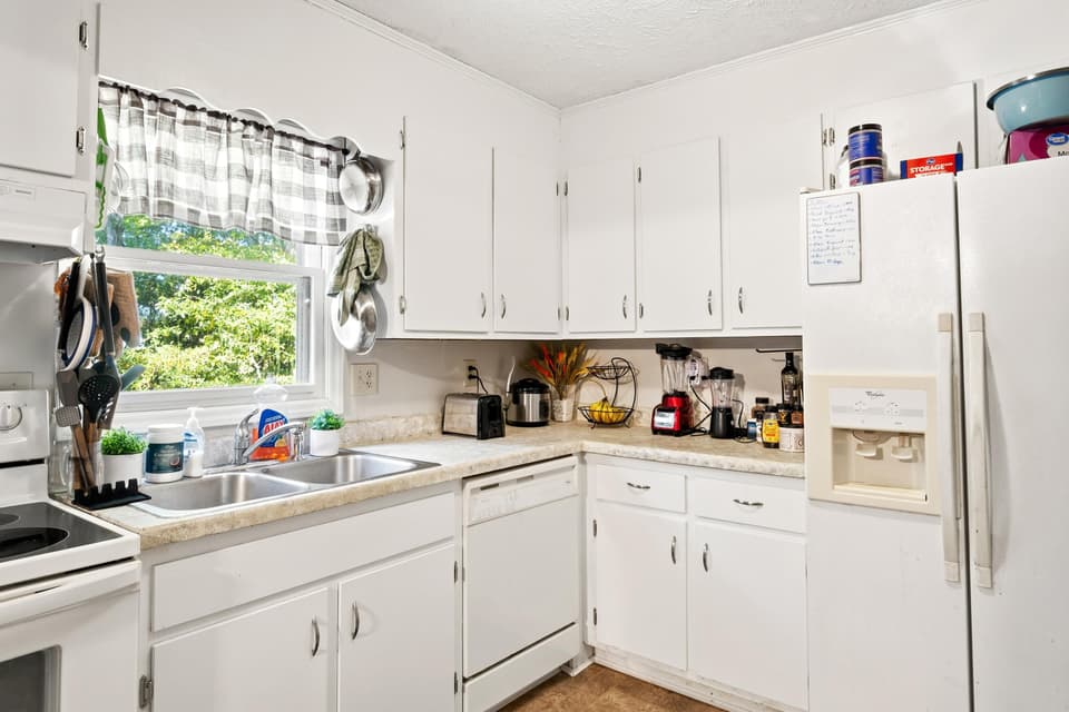415 Tomahawk Drive, photo 14 of 40