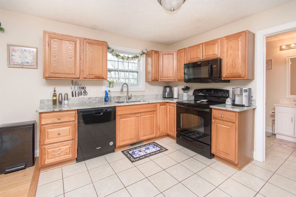 190 Robin Hood Drive, photo 16 of 40