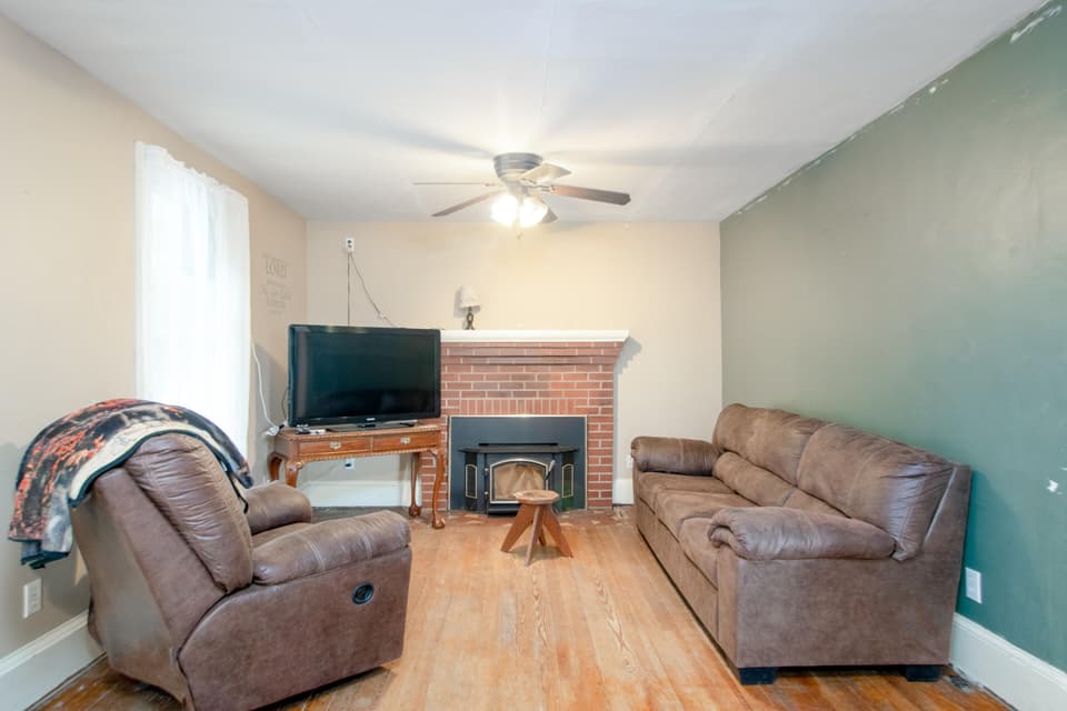 855 E Main St, photo 7 of 35