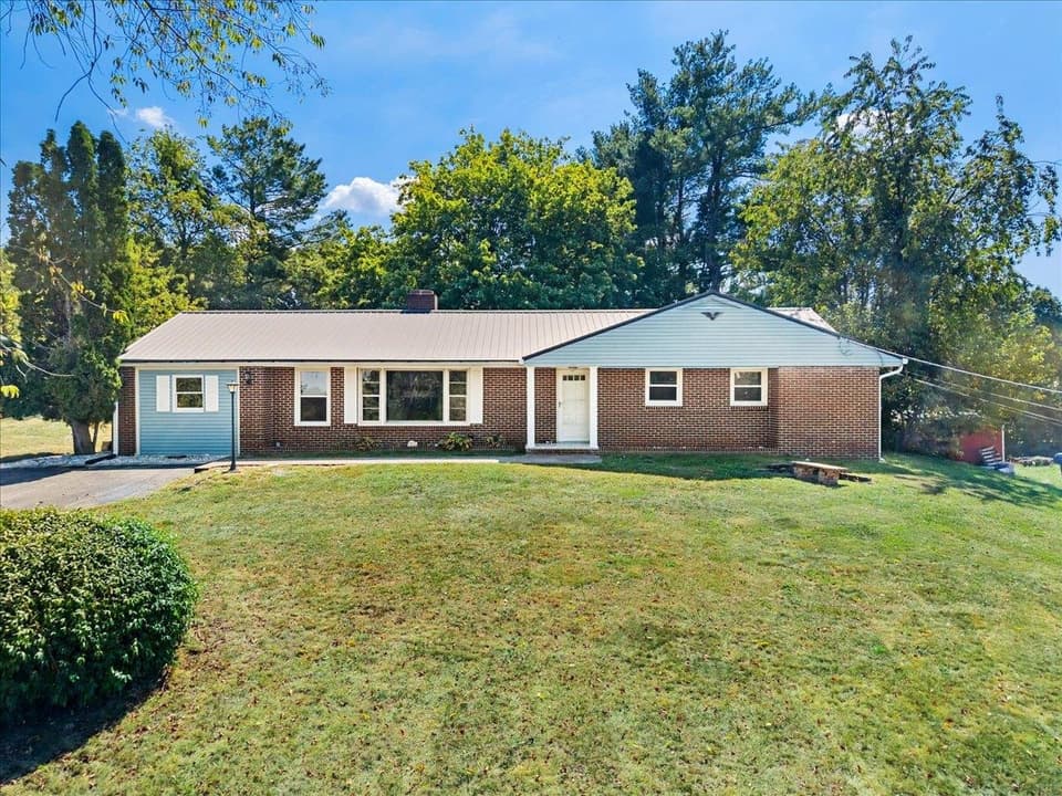 110 Rosehill Drive, Christiansburg, photo 2