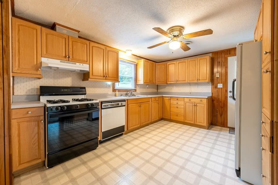 1045 Brown Street, photo 11 of 40