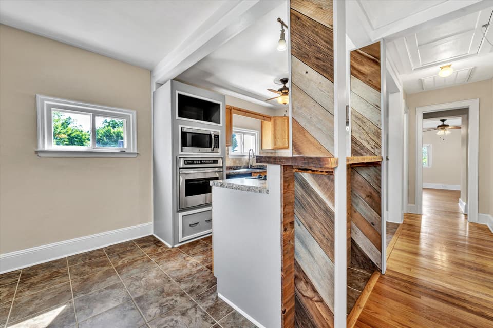 215 S Hill Drive, photo 13 of 37