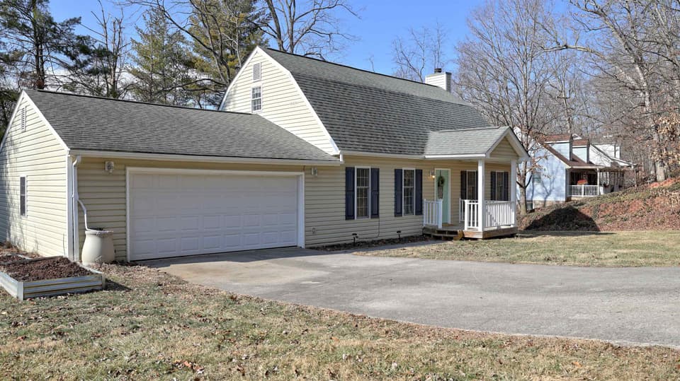 485 Arrowhead Trail, photo 2 of 40