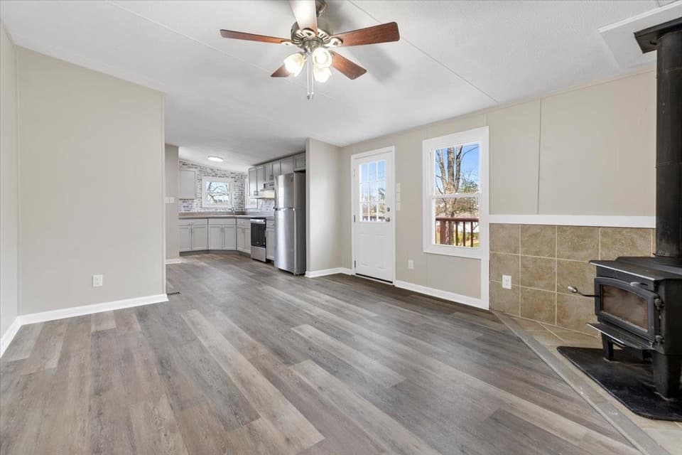 505 North Drive NE, photo 6 of 40
