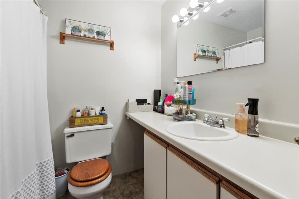 2590 Townhouse Street, photo 18 of 39