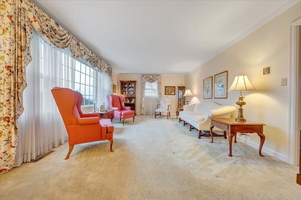 570 Summitridge Rd SW, photo 11 of 36
