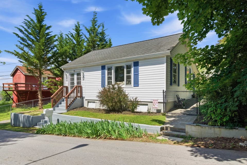 220 Mitchell Street, photo 3 of 30