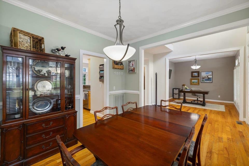 2050 Lubna Drive, photo 16 of 40