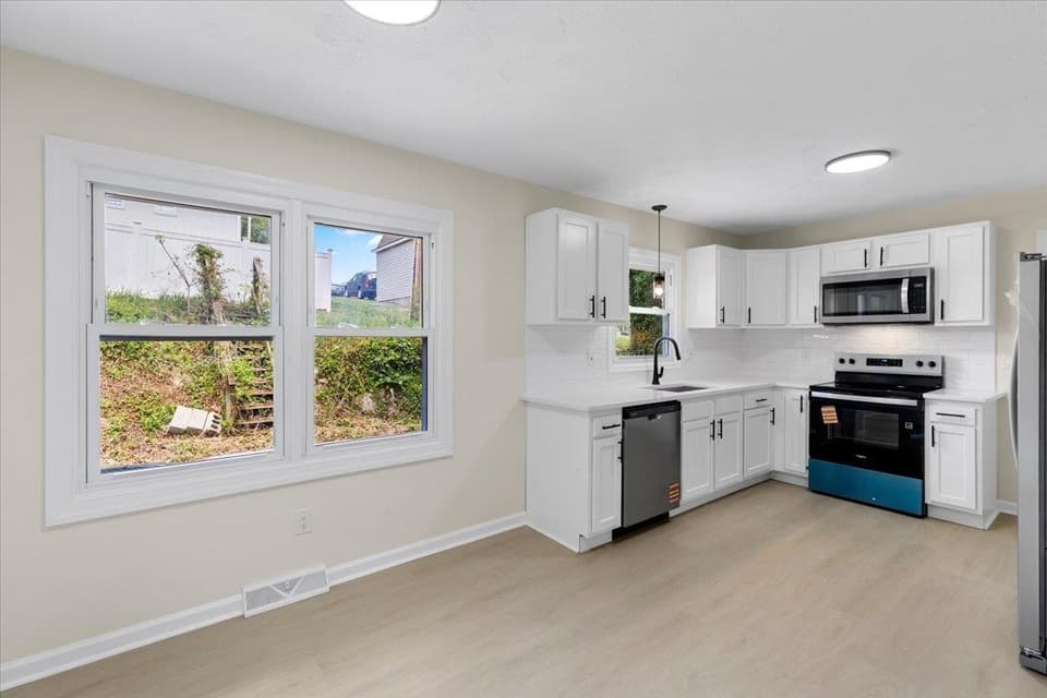 235 Lucas Street NE, photo 6 of 20