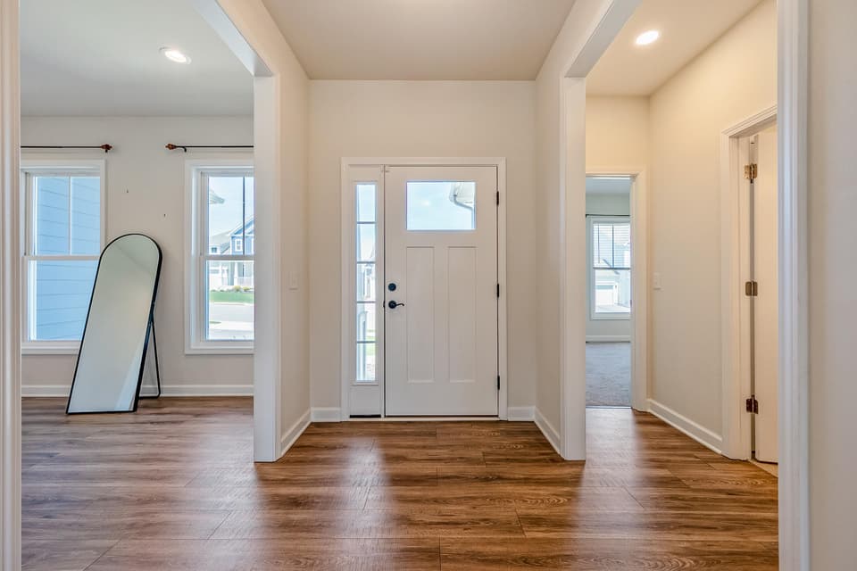 740 Jefferson Circle, photo 8 of 40