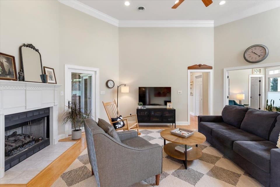 2120 Knoll Crest Drive, photo 19 of 40